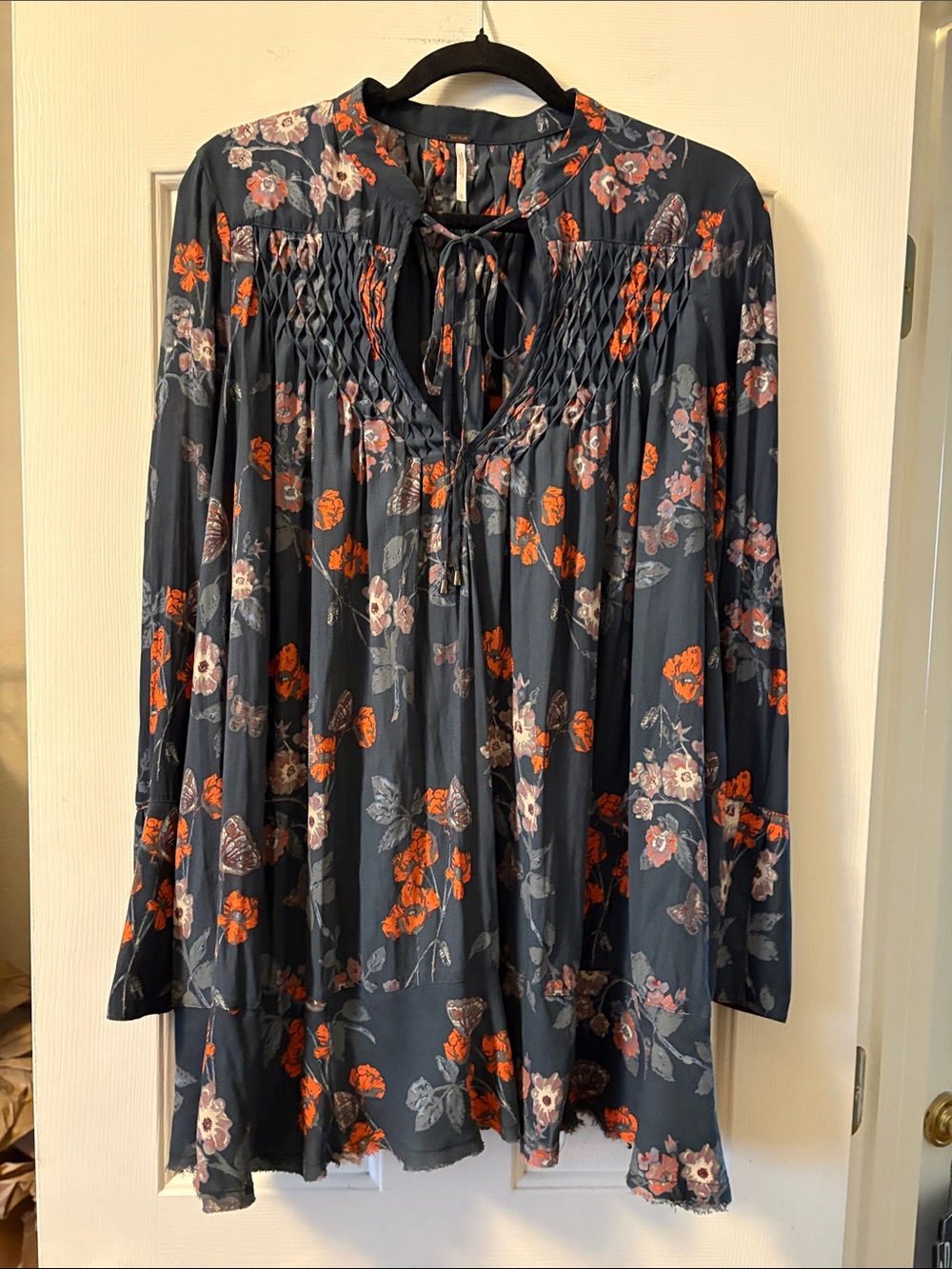 Free People So Fine Pebble Crepe Smocked Tunic Navy Blue Blouse size L - Picture 4 of 7